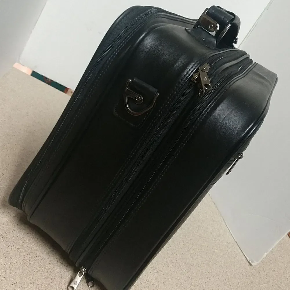 .Samsonite Vinyl Laptop Carry on
